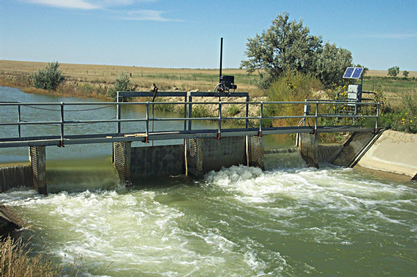 Water+Canal+Gate ... regulate automated check gates for water delivery efficiency